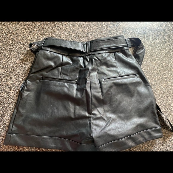 Express shorts - Picture 2 of 4